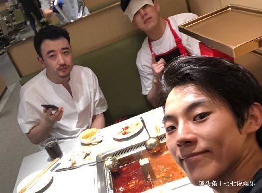 创造营有多少富二代何洛洛家里有船,周震南住别墅有3个保姆