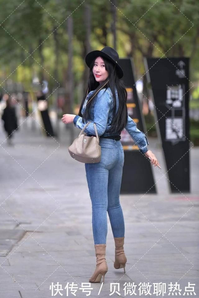  牛仔装|秋冬季节的“牛仔装”，舒适又保暖，让小姐姐秀出不一样的时尚
