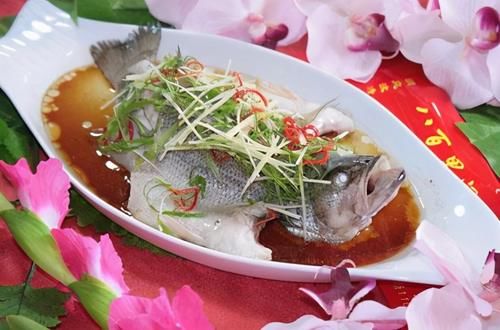  腥味|蒸鱼时，锅里加水就错了！大厨教你正确做法，鱼肉鲜嫩无腥味