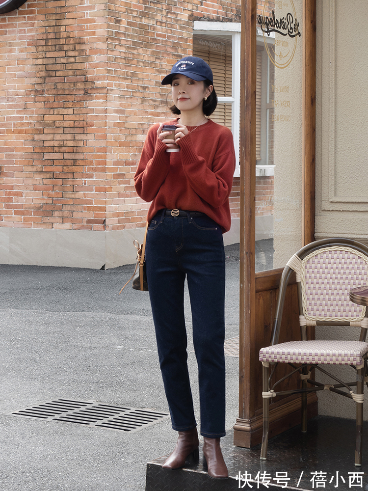 针织衫|阔腿裤已经out了,今年流行“牛仔裤”,搭配针织衫、外套真洋气