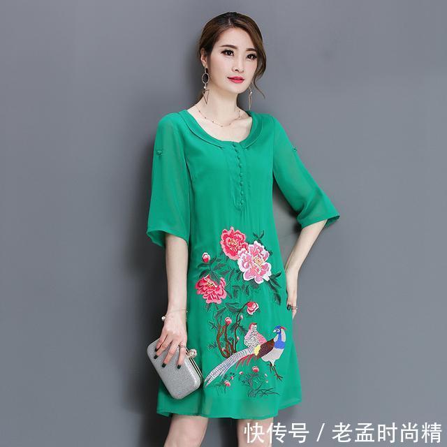 雪纺连衣裙 适合80后女性印花连衣裙,高贵名媛显气质,秀出好身材