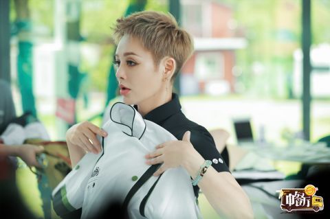 干活|《中餐厅5》宁静被恶剪？干活全程背景板，与黄晓明吵架镜头不对劲