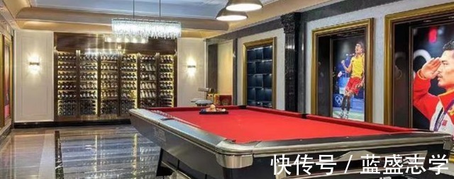 世界第一|林丹全家福!6岁儿子像妈妈,41岁总裁妻子,一把抱住林丹太甜蜜!