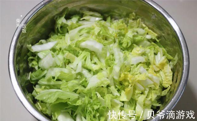 白菜包子这样做,不放一点肉,美味赛过大肉包,太好吃了