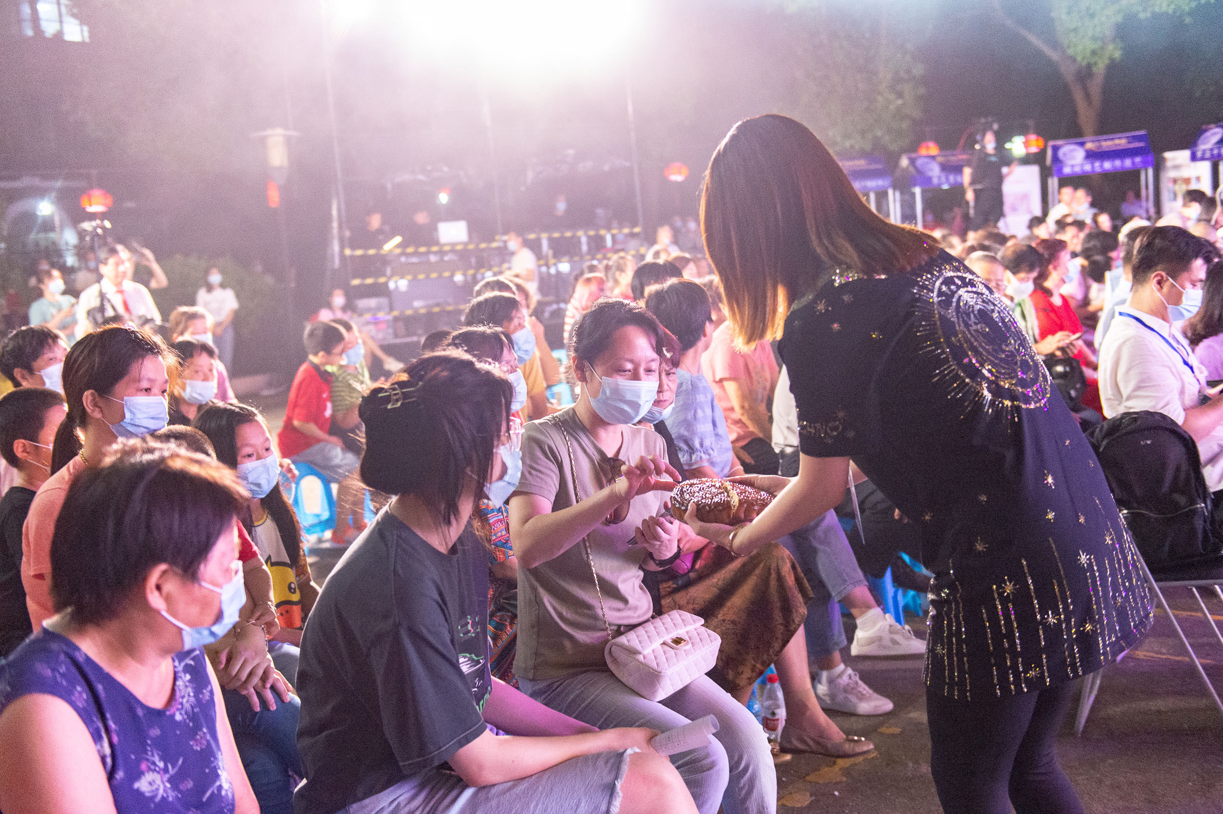 嫦娥奔月&中秋月圆夜，这场在居委广场举行的民俗文化展演暖人心