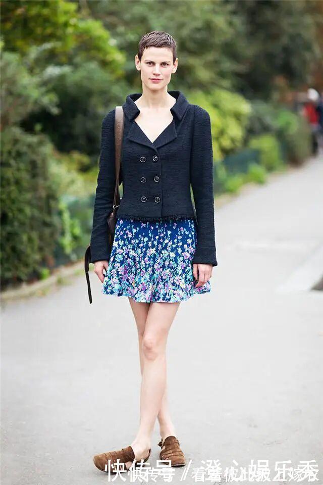 v领 “百褶裙”不受宠了,今年开始流行“奶奶裙”,青春减龄有气质