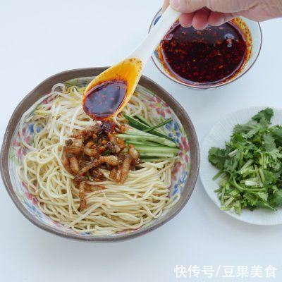 绿豆芽|酥肉凉拌面这样做百吃不腻，吃1次不过瘾