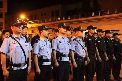 警察|当军人遇到警察，到底该听谁的指挥?其实很多人都理解错了