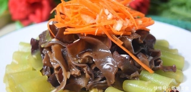 莴笋拌木耳最好吃的做法,配方简单又美味,看看你喜欢吃不?