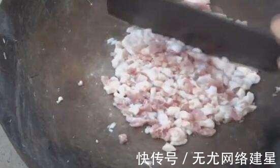 肉馅|媳妇将剁好的肉馅塞到鱼肚中, 没想到出锅后, 味道出奇的好