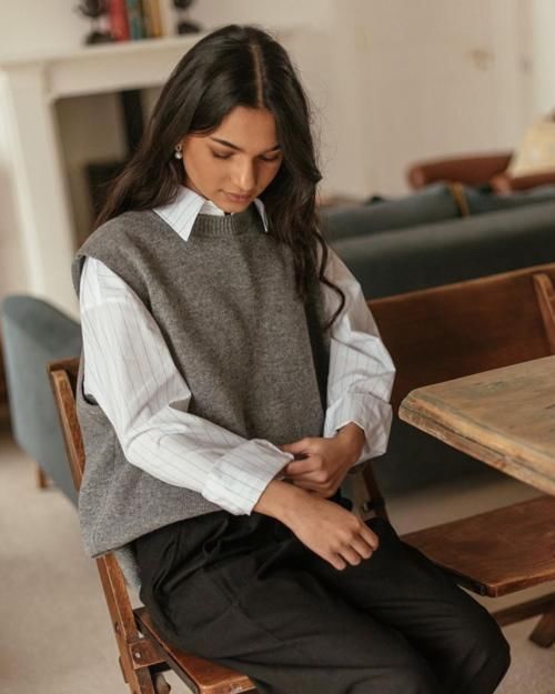 3个毛衣搭衬衫的组合，让基本款穿出不同风格，通勤穿搭可以更有趣好看