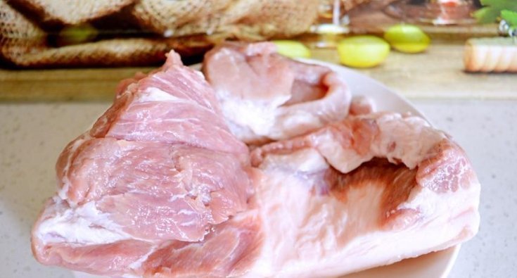 把猪肉放|猪肉别再用清水洗,学会这个“绝招”,脏东西自己跑出来,不知道就太可惜