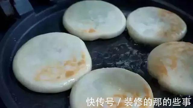烙馅饼时，千万不要直接烙，多加这一步，馅饼不破皮，凉了也不硬