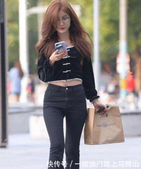 美女 柔美多姿的瑜伽裤美女,露腿的穿搭组合很加分,显得瘦高!