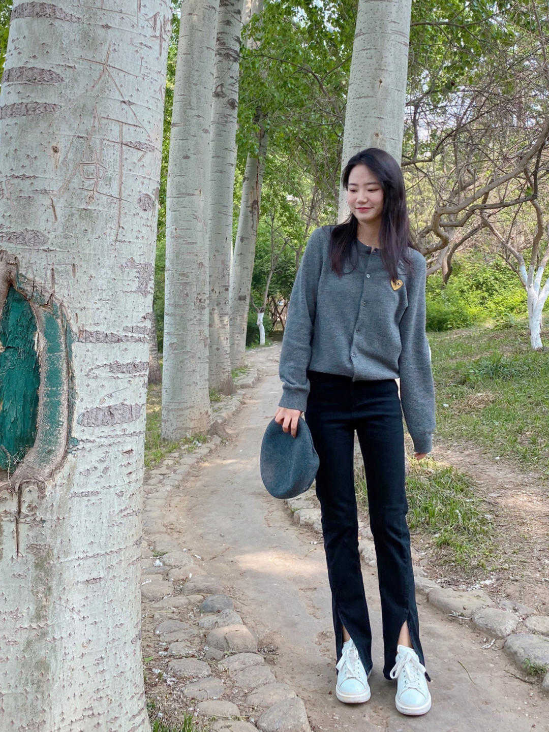 小腿|初秋,裤子的“高级穿法”是这样的,简单日常又百搭,照穿准没错