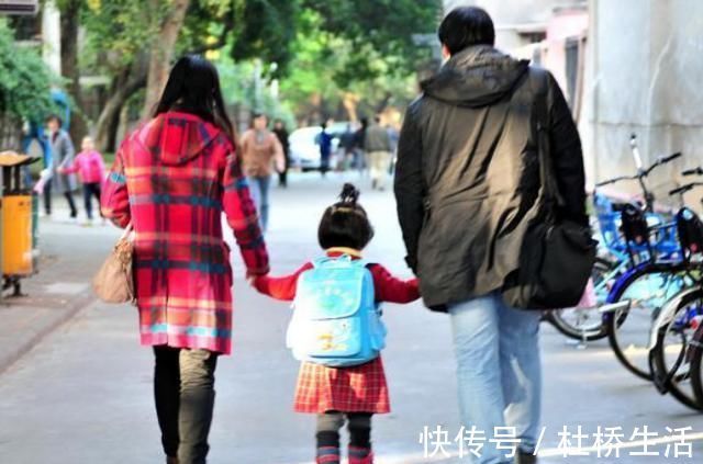 老师|放学后,女儿嘴里反复哼唱一首歌,听清“歌词”后,宝妈气坏了