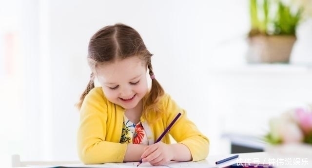 作业|8岁女孩作业写成“印刷体”,爆红网络,网友:强迫症都被治好了