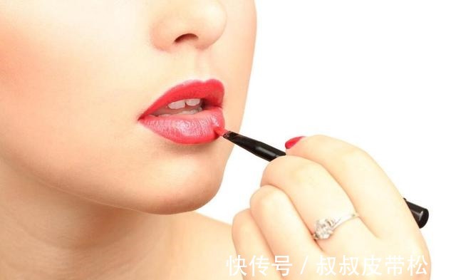 区别 经常涂口红的人和从来不涂口红的人,区别不在脸上,而是这4点!