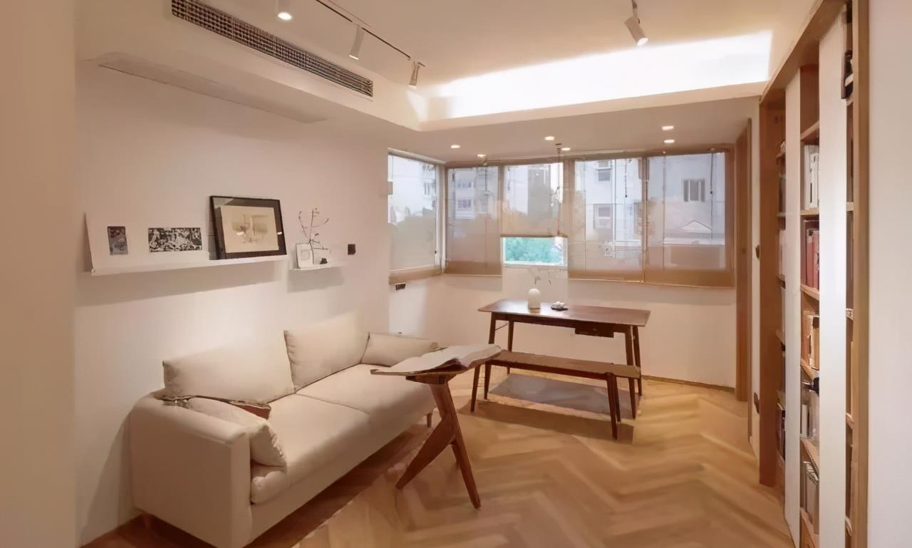 收纳|50㎡原木风一居,电视墙改书墙,阳光餐厅兼书房,收纳颜值太棒了