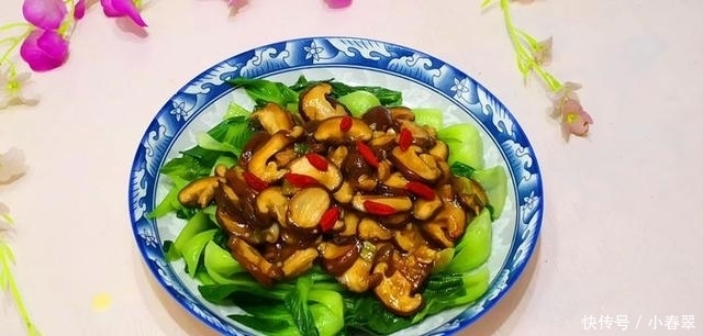 香菇炒油菜不入味?香菇是否要焯水?一个小技巧决定成败