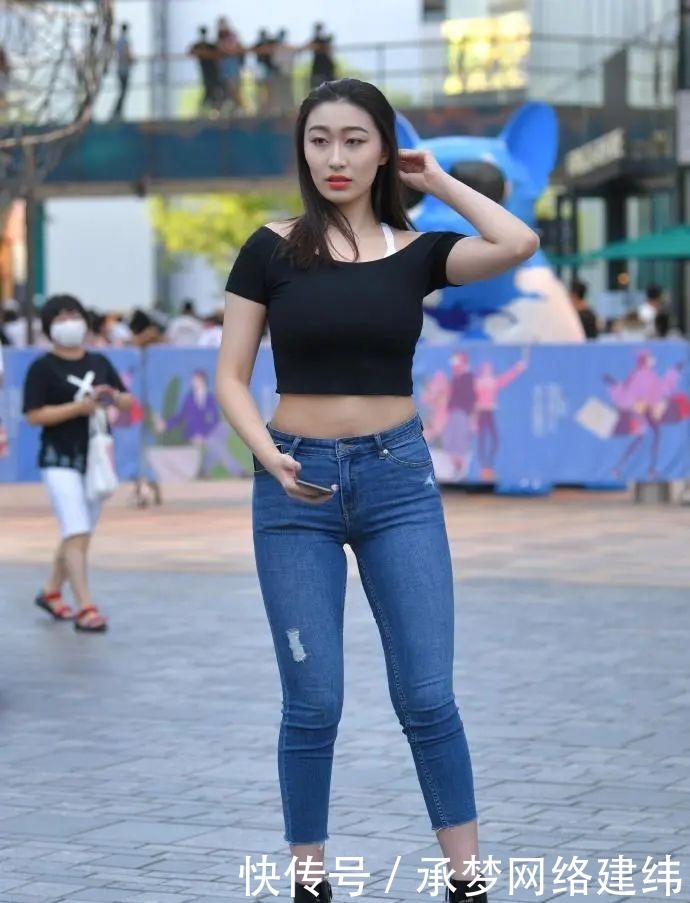 牛仔|街拍:入冬就穿修身牛仔