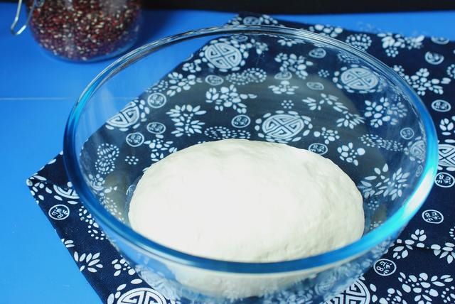 70岁老妈蒸馒头上瘾了，加2样“料”比面包都好吃，还有奶香味