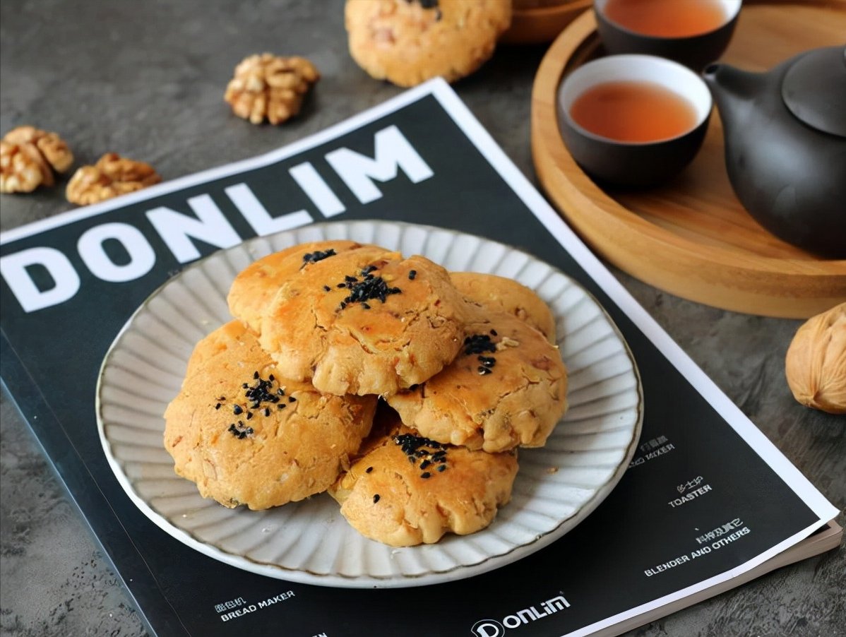 这饼干简单好做,用玉米油也能做得香酥掉渣,无添加孩子吃的安心