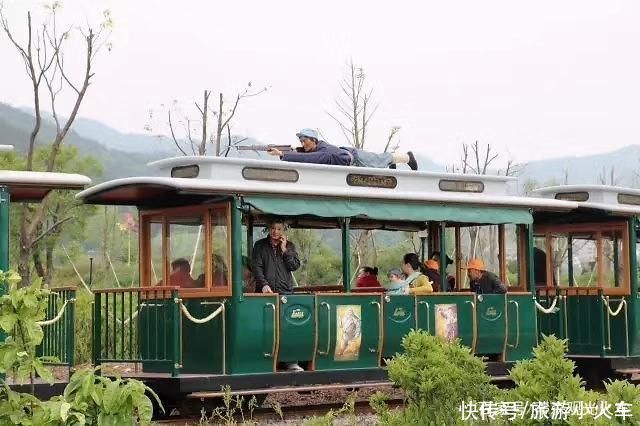 轨道铁路-观光小火车于游客景区都有哪些独特之处