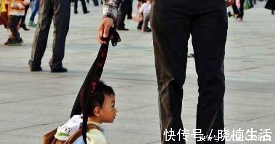 爸爸|爸爸嫌玩具太贵,在超市里跟孩子撒泼打滚,儿子:不买了还不行吗