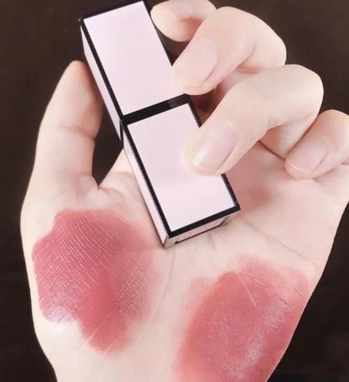 颜色|女生买口红别冲动,这几只热门新色不要买,黄皮显黑还不好搭配