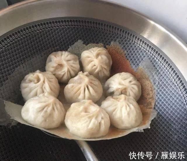 底脆皮软馅香的三鲜水煎包,这么做才好吃