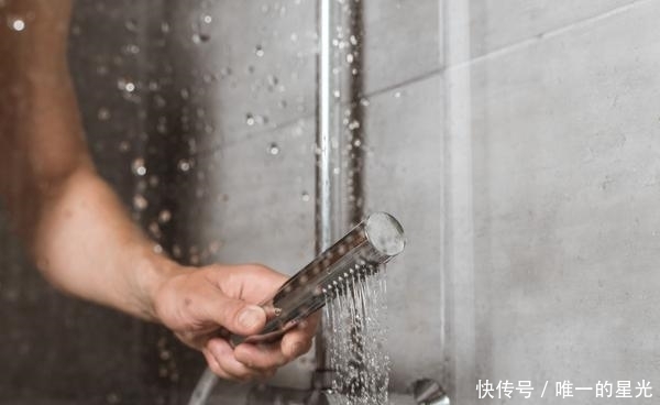 家人|厕所是家里最要命的地方,几招让你多留个心眼,为家人学学