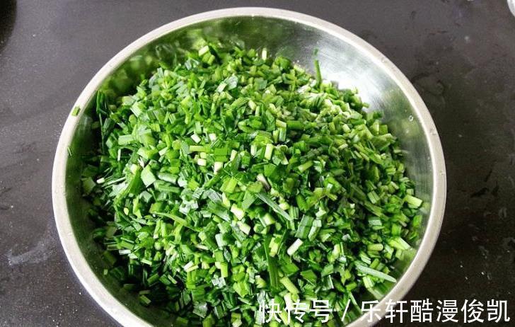 饺子|拌韭菜鸡蛋馅,只加3样料就够了,饺子做好鲜味足,吃着香