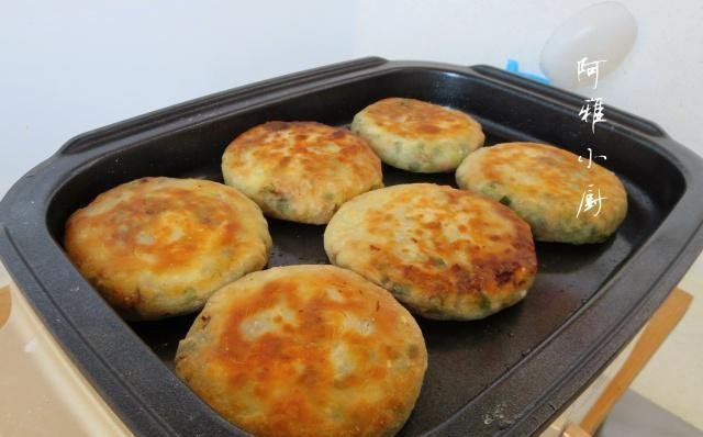 这个肉饼我家一周吃一次,不发面不饧面,外酥里嫩,吃了还想吃