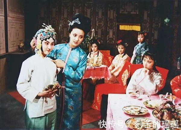 荣宁|解开《红楼梦》百年谜团, 只需要这八个字!