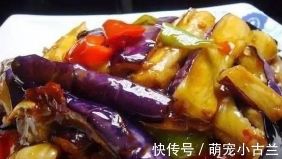 炒茄子时,先放油就错了!饭店师傅:茄子不油腻不黑,有好方法!