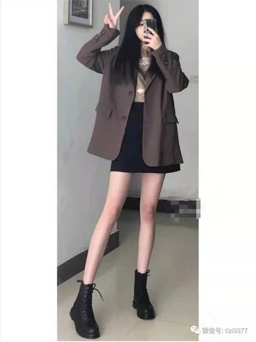 春天黑色马丁靴怎么搭配衣服好看