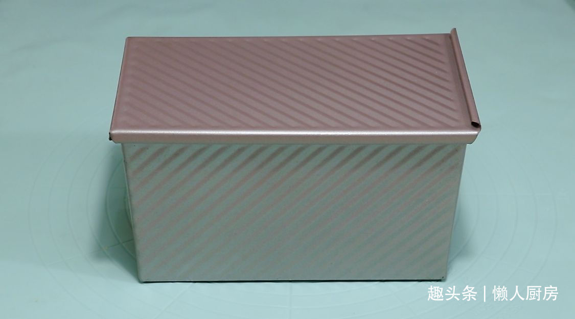 20元四片吐司，比吃一个猪肉包子还贵，不如自己做，还能拉丝