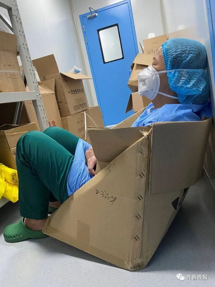 疾控中心|烟台抗疫,这一幕破防了!凌晨4点,她蜷缩在储物间的纸箱里睡着了