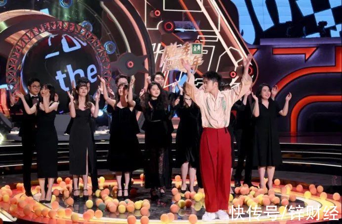 跨年晚会有多“卷”?踢掉“小鲜肉”,请来“邓丽君”