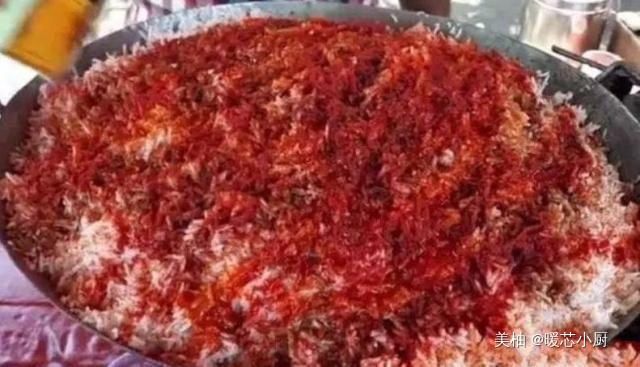 泰国留学生嫌弃中国炒饭,摆摊卖“泰国炒饭”,如今让人羡慕不已