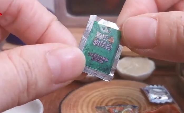 筷子|世界最小的方便面,用针当筷子都嫌大,网友这得吃多少啊