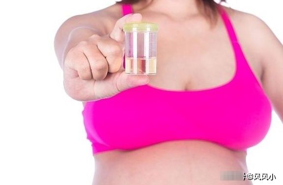 孕妇子宫中羊水较少时，可能身体会有3个变化，为小宝贝了解下