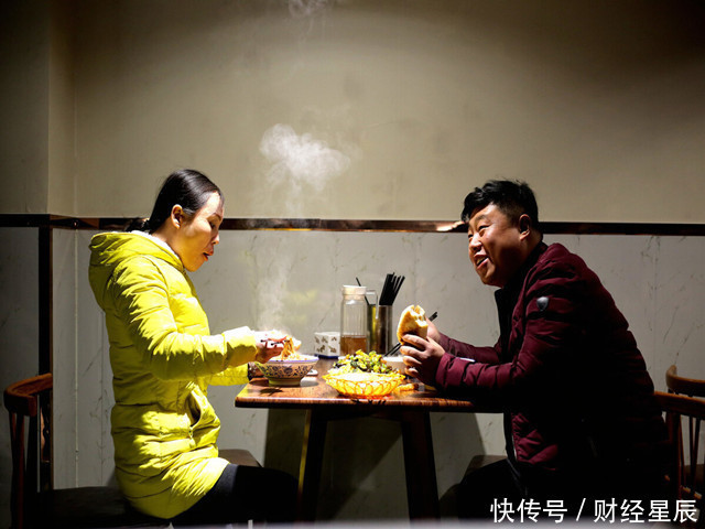医生|48岁大哥乙肝12年,肝功能正常,医生:他的养肝方法可借鉴