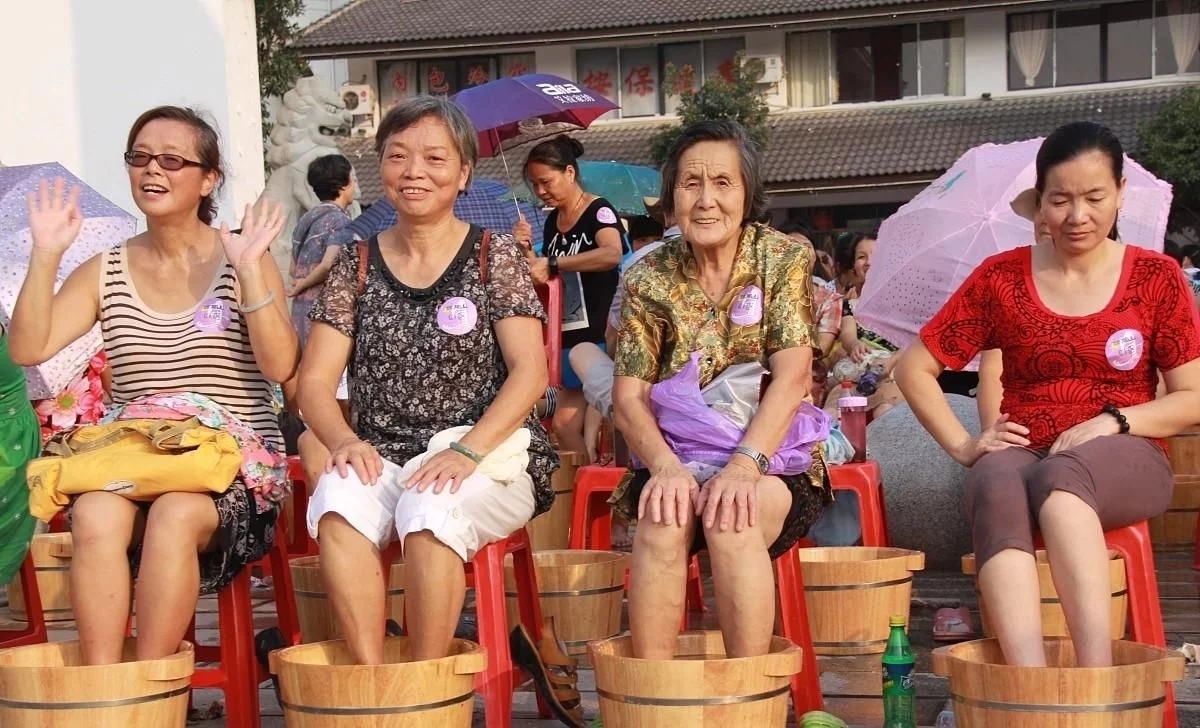 泡脚|老年人养生5大误区，必须注意！老人养生记住4个黄金时段