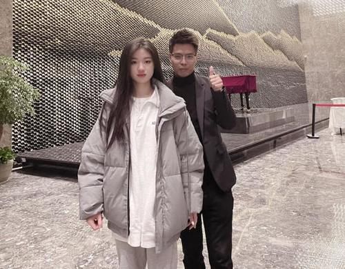 依纯|夺冠一年,单依纯就上了七档热门综艺,风光的背后也隐藏着心酸