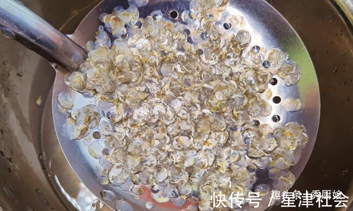 孜然粉|鱼鳞营养极高，却常被当垃圾丢掉，简单一做，比肉还香，真解馋