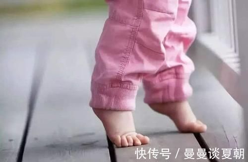 清庆|2岁宝宝总爱光脚丫满屋子跑,父母担心生病,看看医生怎么说?