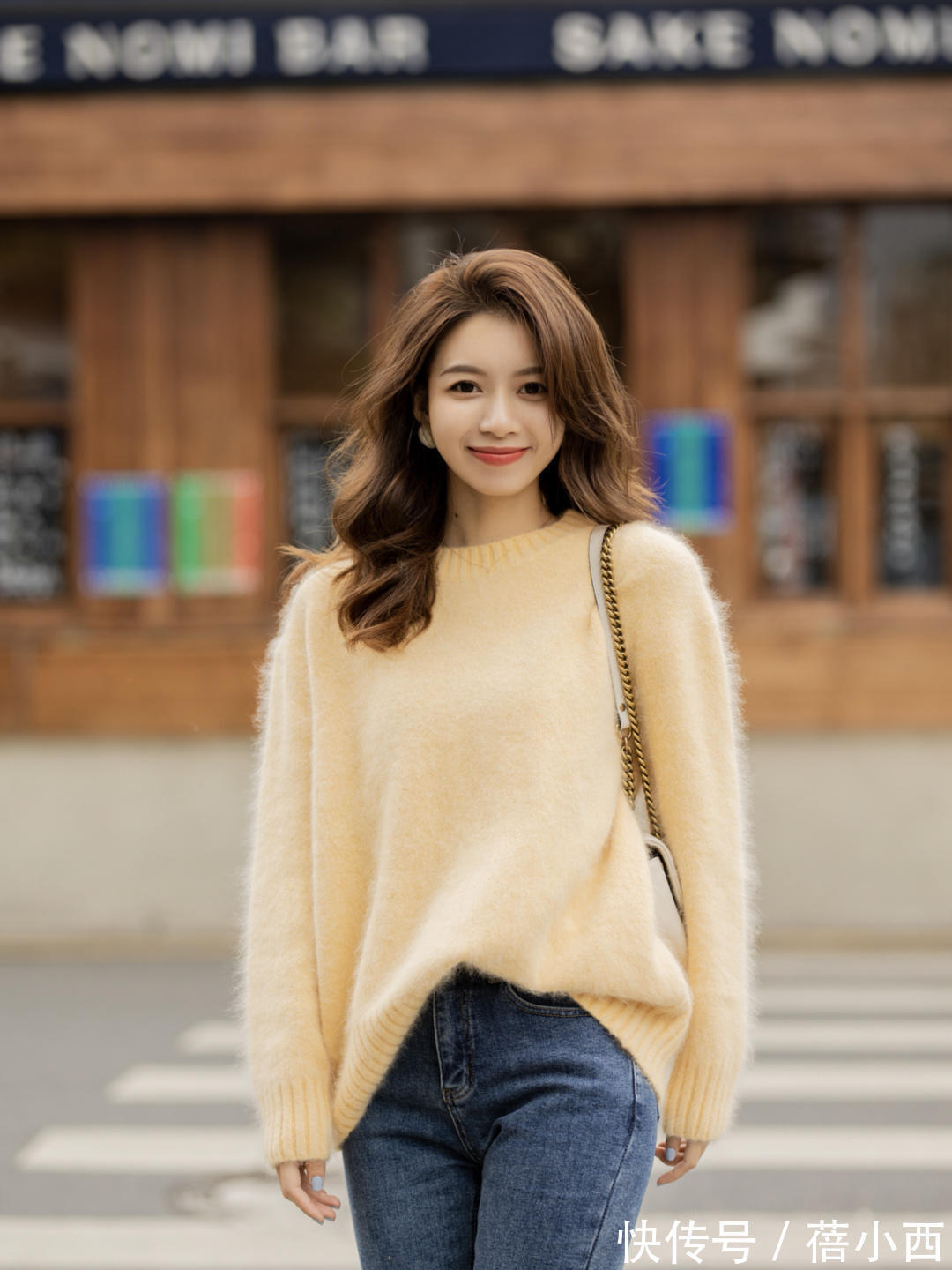 牛仔裤 今年流行“毛衣+裤子”,搭配小黑裤、牛仔裤、阔腿裤保暖又时髦