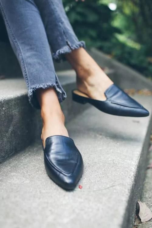 尖头鞋 女生“公认”最伤脚的4种鞋子,高跟鞋仅排第二,第一名男女都爱穿